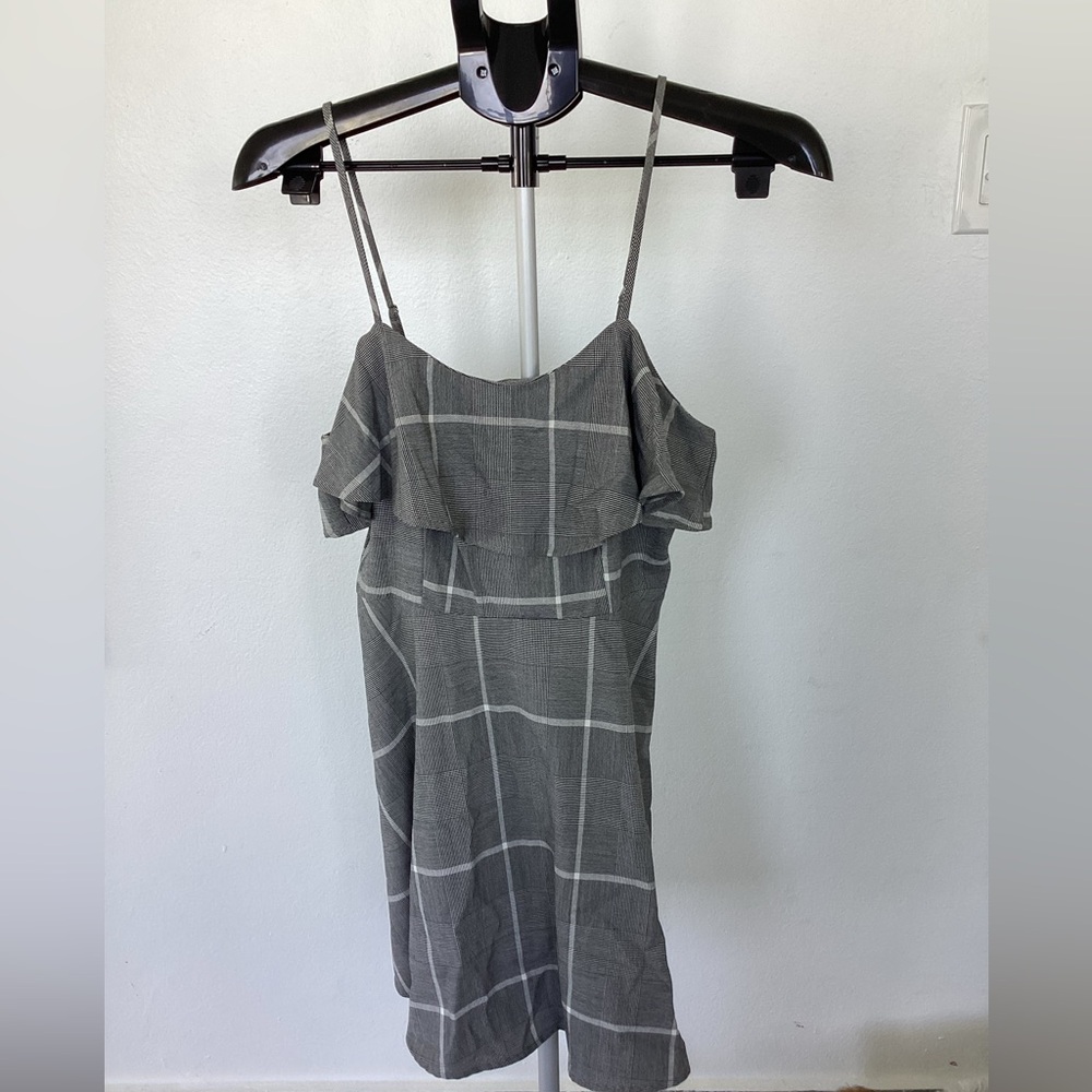 Forever 21 Gray and White Midi Sundress with Flutter Sleeves